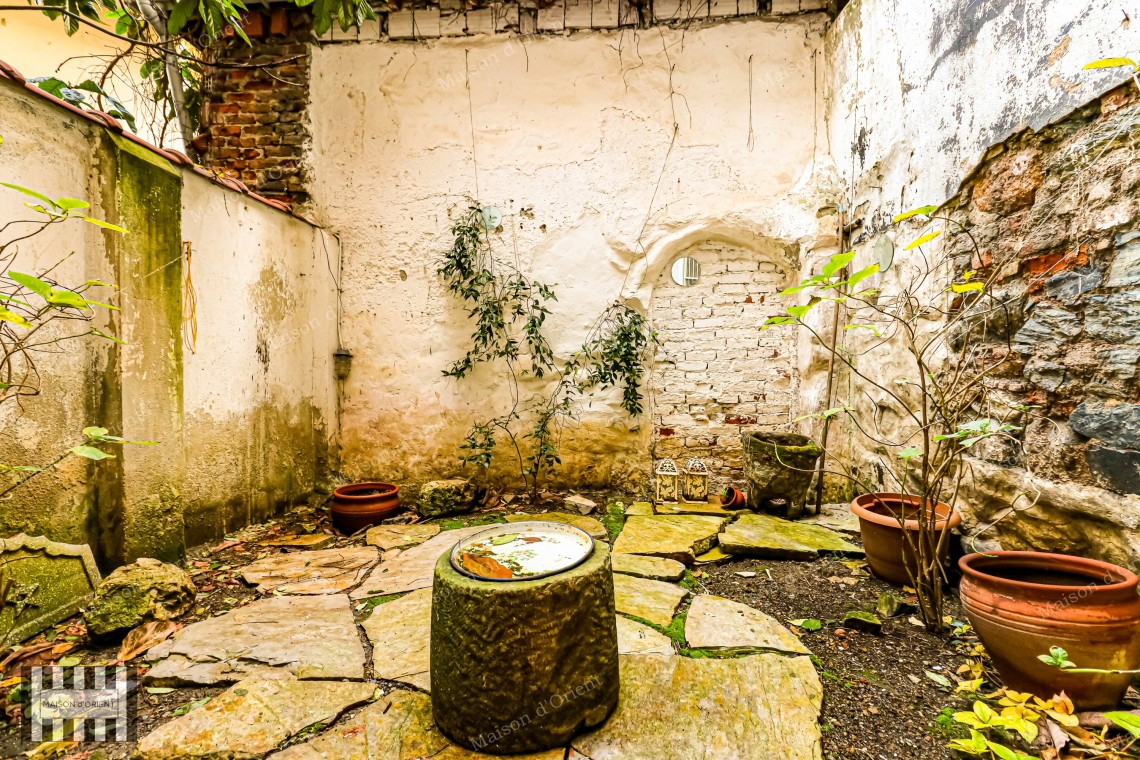 2+1 Historical House for Sale with Private Garden in Aynalı Çeşme