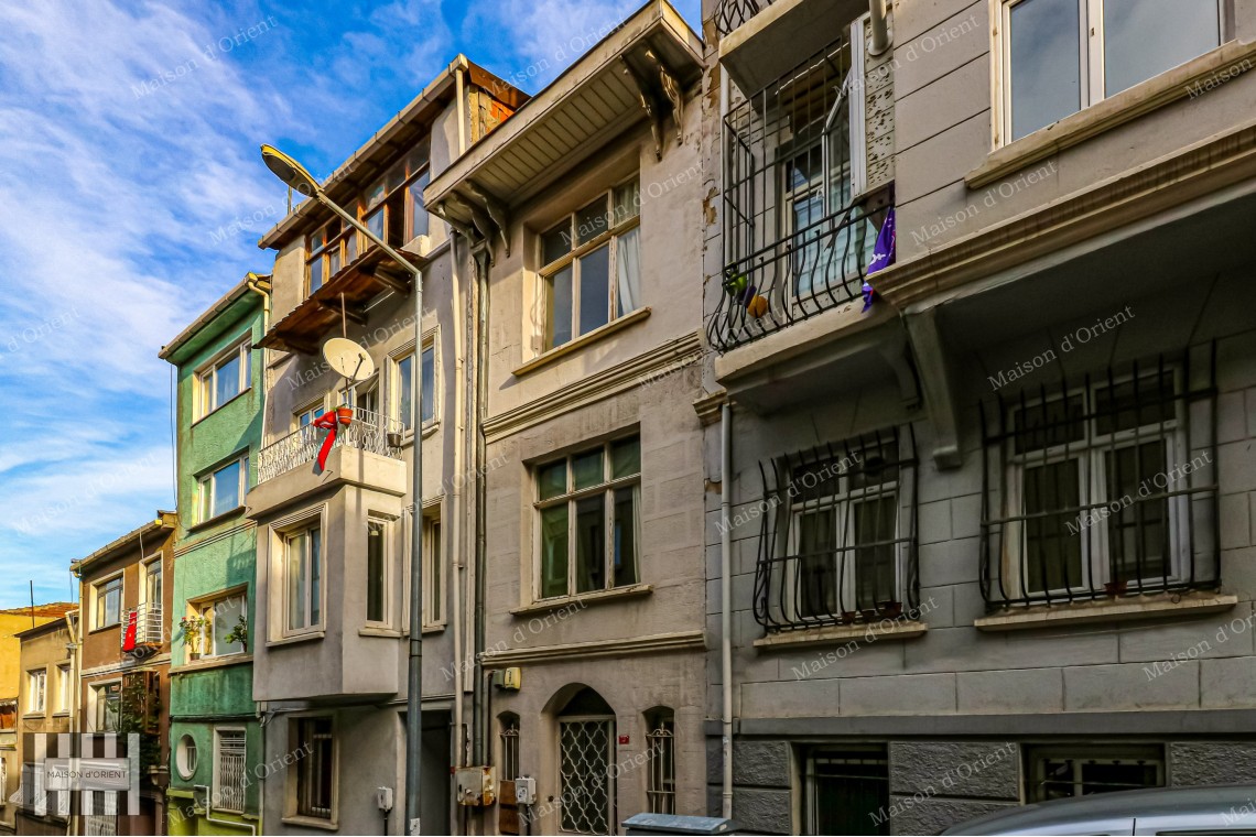 2+1 Historical House for Sale with Private Garden in Aynalı Çeşme