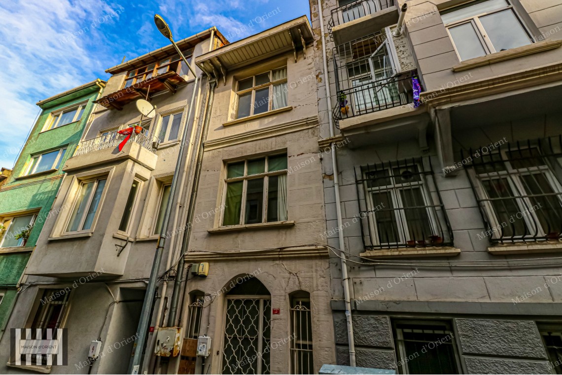 2+1 Historical House for Sale with Private Garden in Aynalı Çeşme