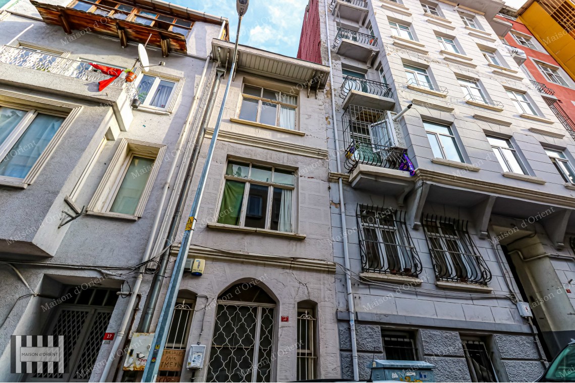 2+1 Historical House for Sale with Private Garden in Aynalı Çeşme