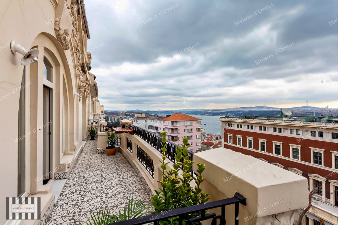 4+1 Apartment for Sale in Historical Hayırlı Building