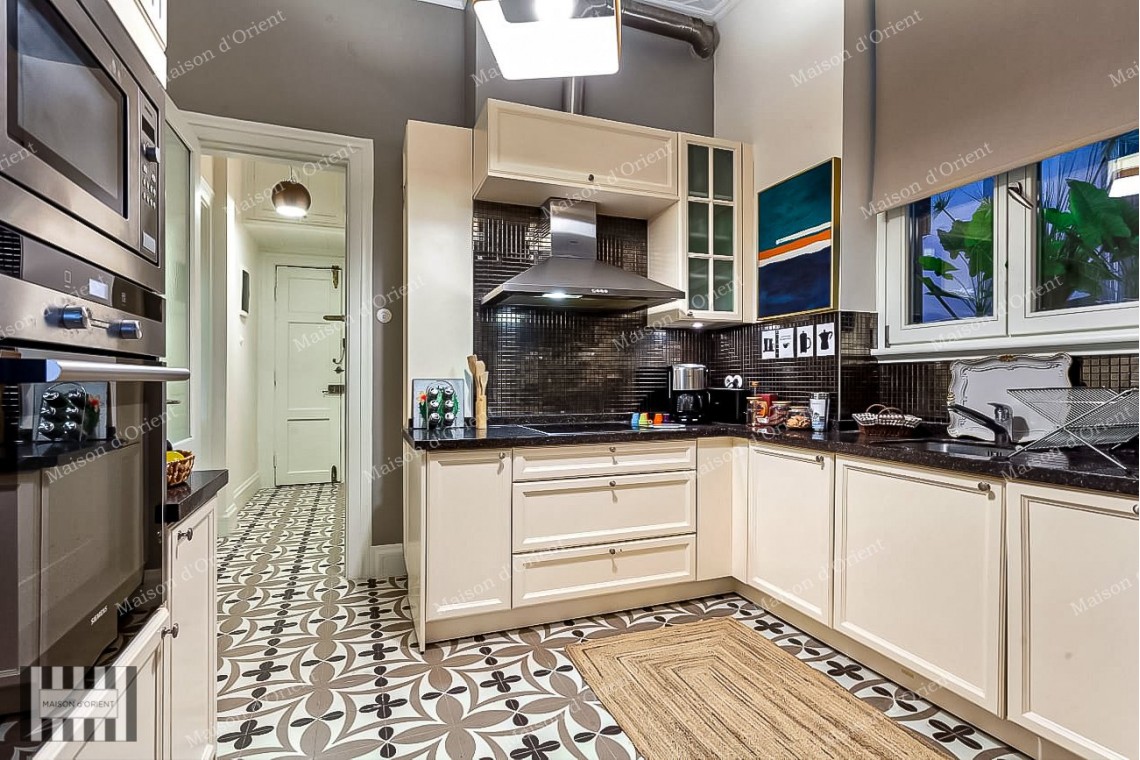 4+1 Apartment for Sale in Historical Hayırlı Building