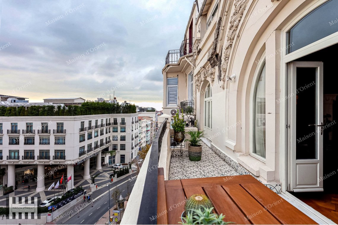 4+1 Apartment for Sale in Historical Hayırlı Building