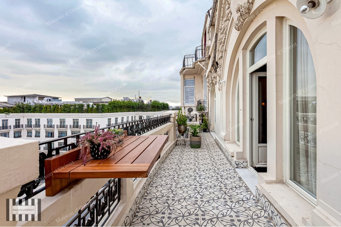 4+1 Apartment for Sale in Historical Hayırlı Building