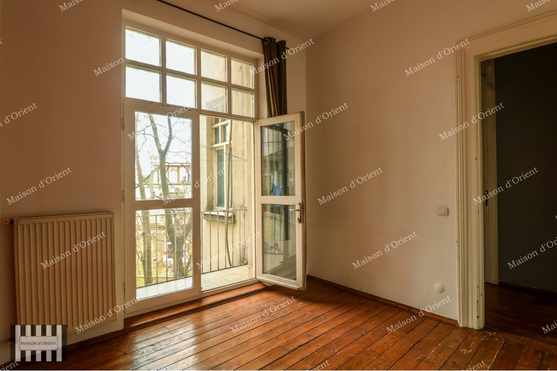  2+1 Flat for Sale with Balcony and View in Galata Historical Building