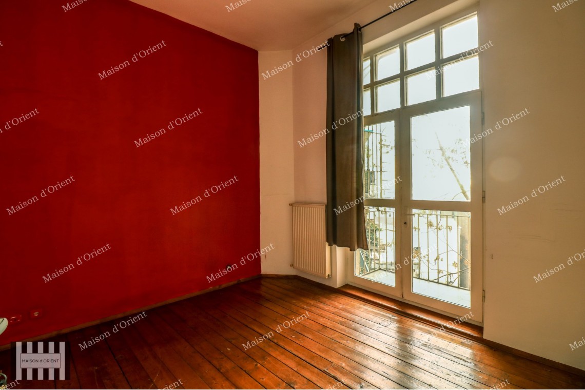  2+1 Flat for Sale with Balcony and View in Galata Historical Building