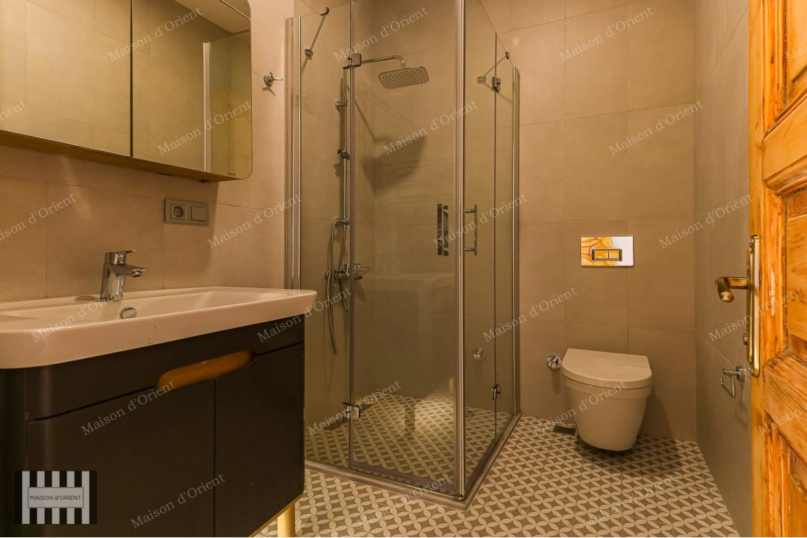2+1 Flat for Sale with Balcony in Miras Building, Çukurcuma 