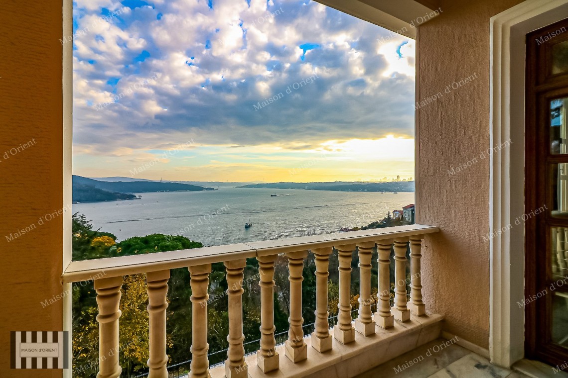 4+1 Triplex Villa for Rent with Garden and Bosphorus View in Sarıyer