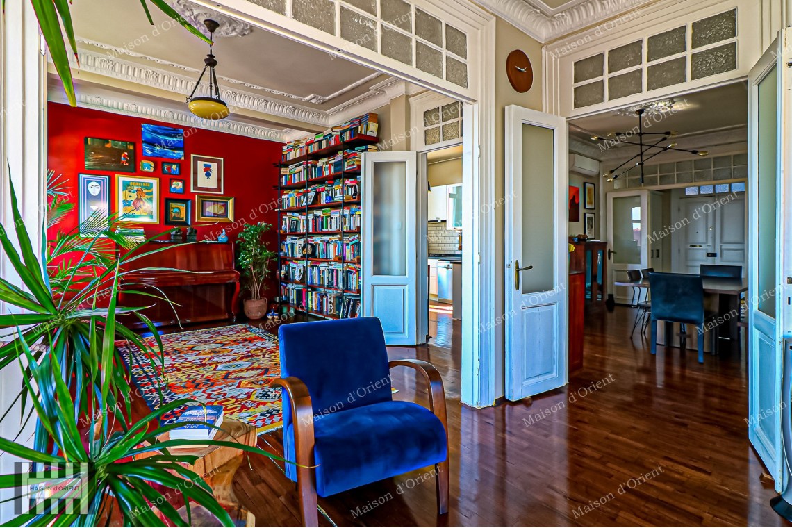 3+1 Flat for Sale in Historical Şeref Apartments, Cihangir
