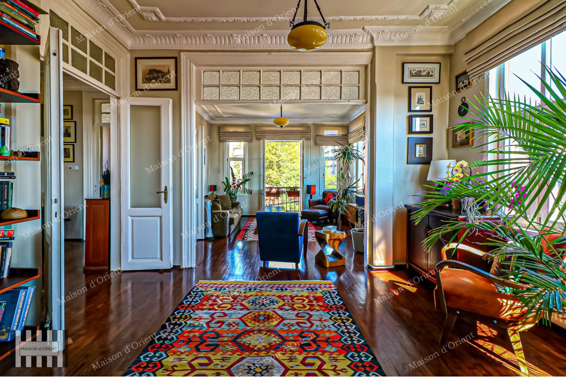 3+1 Flat for Sale in Historical Şeref Apartments, Cihangir