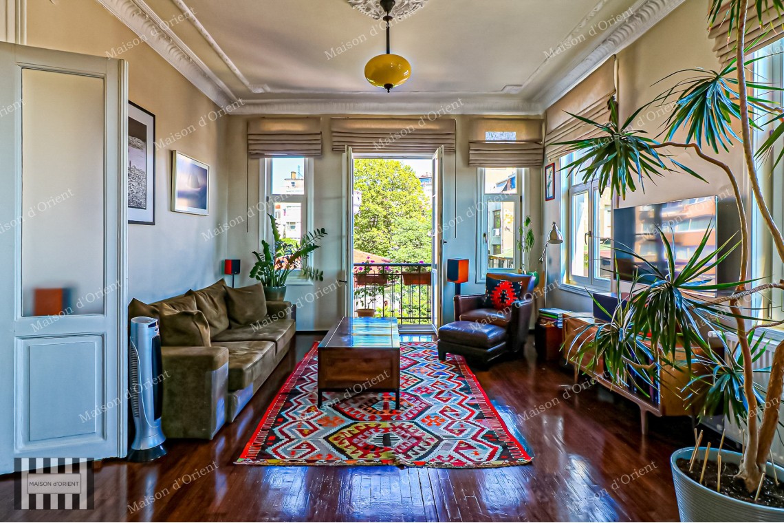 3+1 Flat for Sale in Historical Şeref Apartments, Cihangir