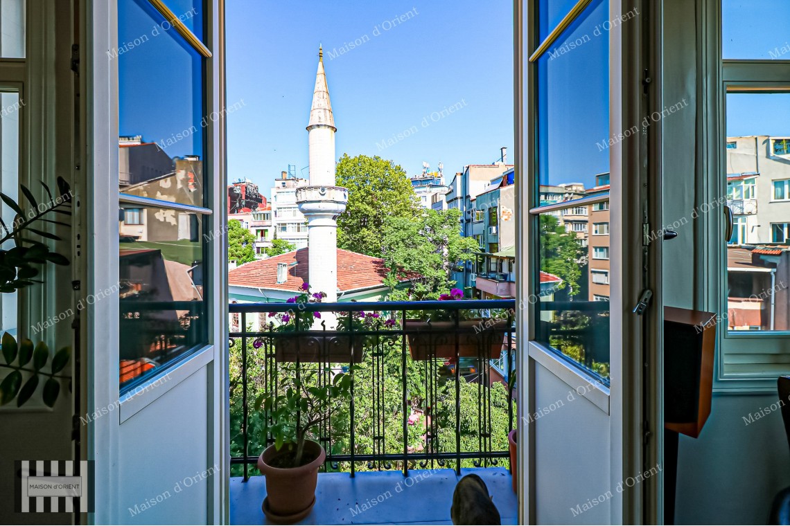 3+1 Flat for Sale in Historical Şeref Apartments, Cihangir