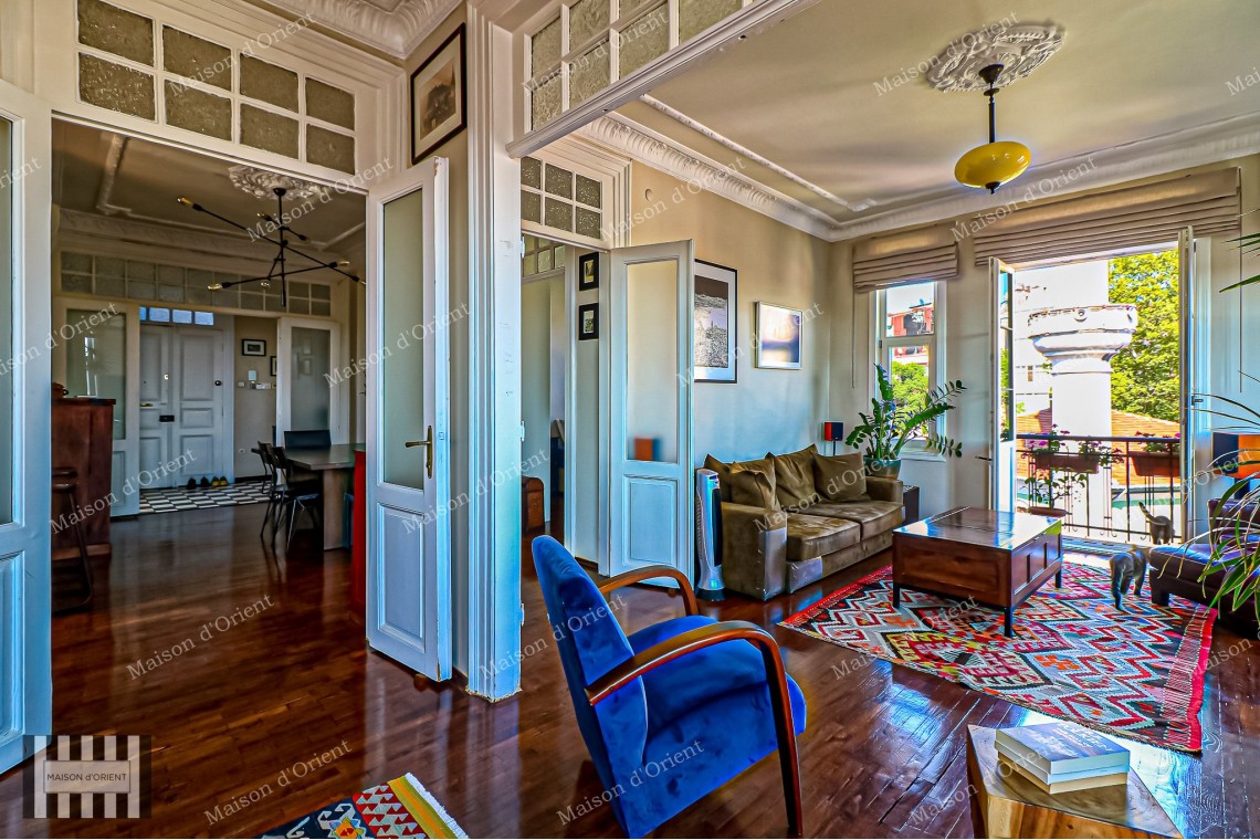 3+1 Flat for Sale in Historical Şeref Apartments, Cihangir
