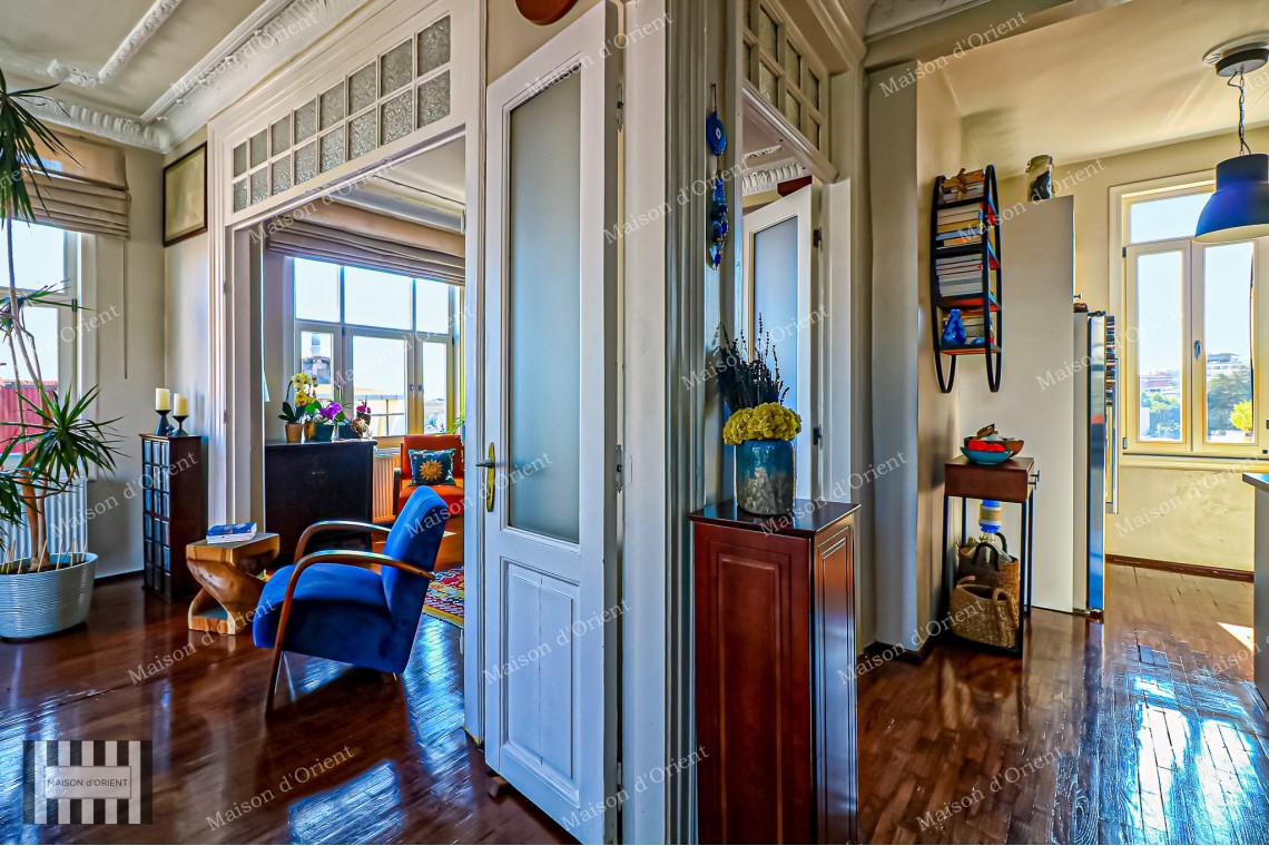 3+1 Flat for Sale in Historical Şeref Apartments, Cihangir