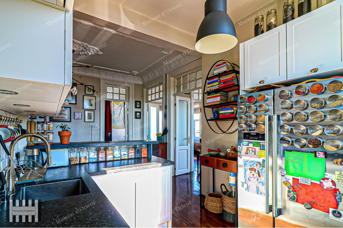 3+1 Flat for Sale in Historical Şeref Apartments, Cihangir