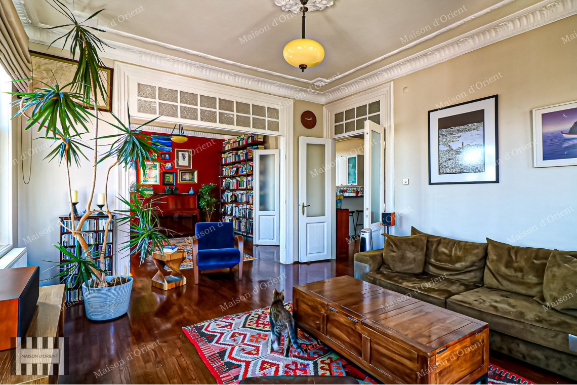 3+1 Flat for Sale in Historical Şeref Apartments, Cihangir