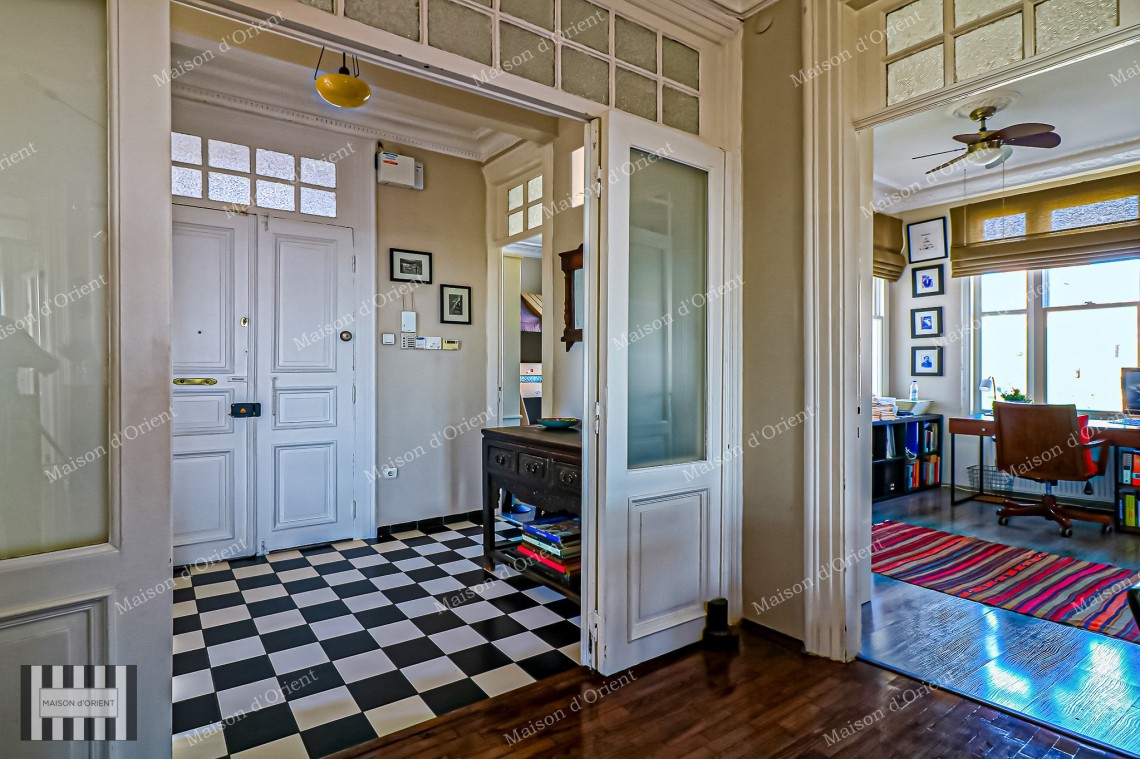 3+1 Flat for Sale in Historical Şeref Apartments, Cihangir