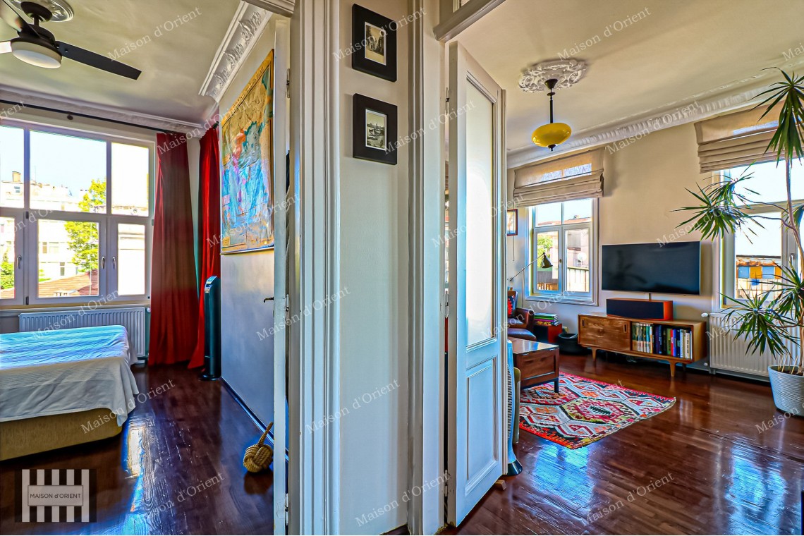 3+1 Flat for Sale in Historical Şeref Apartments, Cihangir