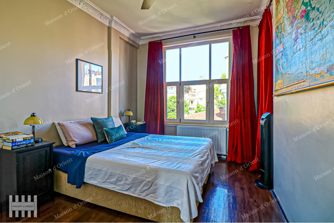 3+1 Flat for Sale in Historical Şeref Apartments, Cihangir