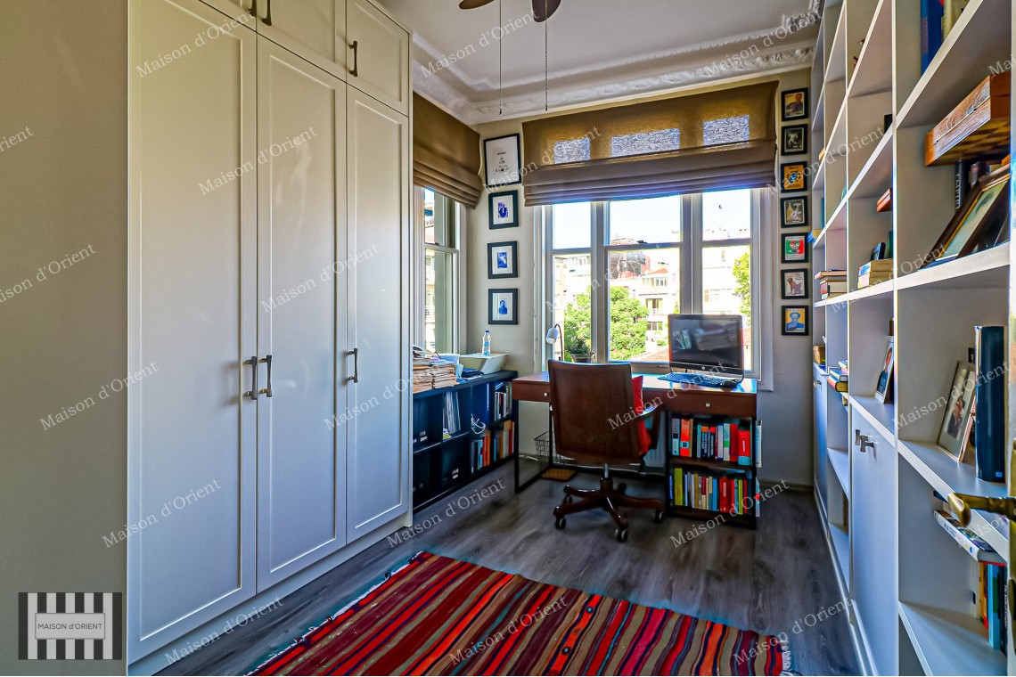 3+1 Flat for Sale in Historical Şeref Apartments, Cihangir