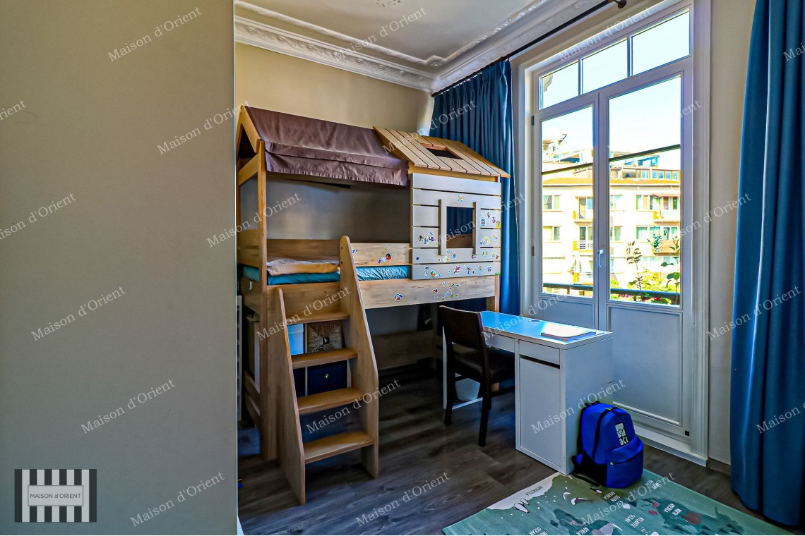 3+1 Flat for Sale in Historical Şeref Apartments, Cihangir