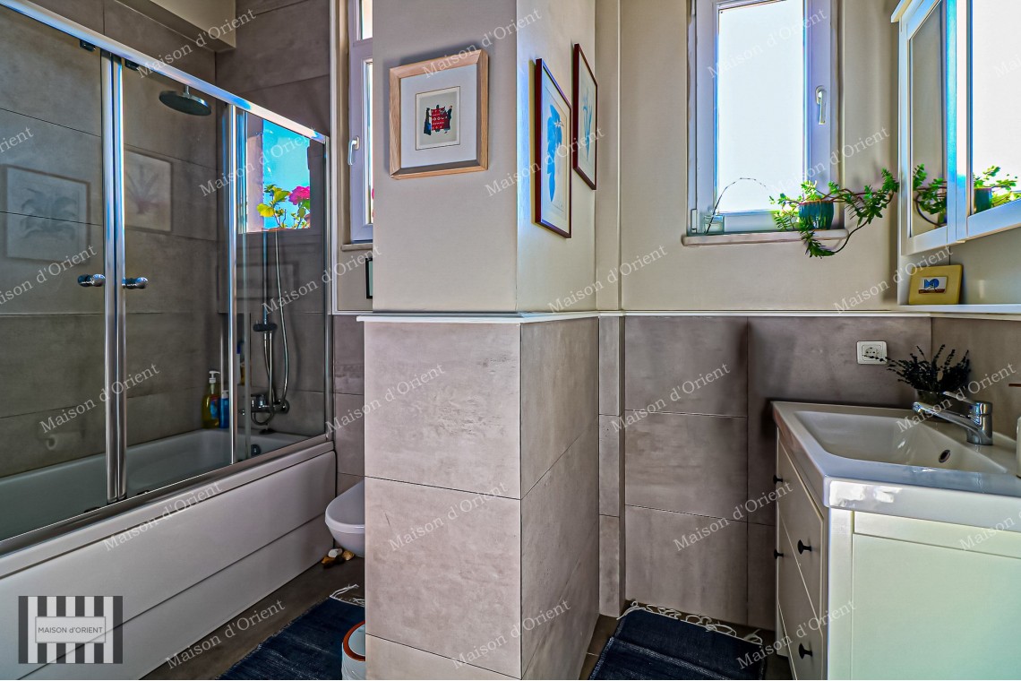 3+1 Flat for Sale in Historical Şeref Apartments, Cihangir