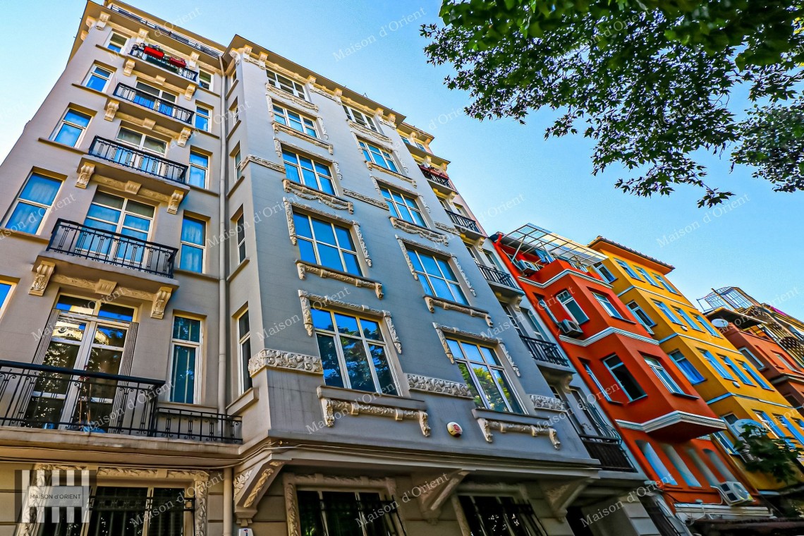 3+1 Flat for Sale in Historical Şeref Apartments, Cihangir