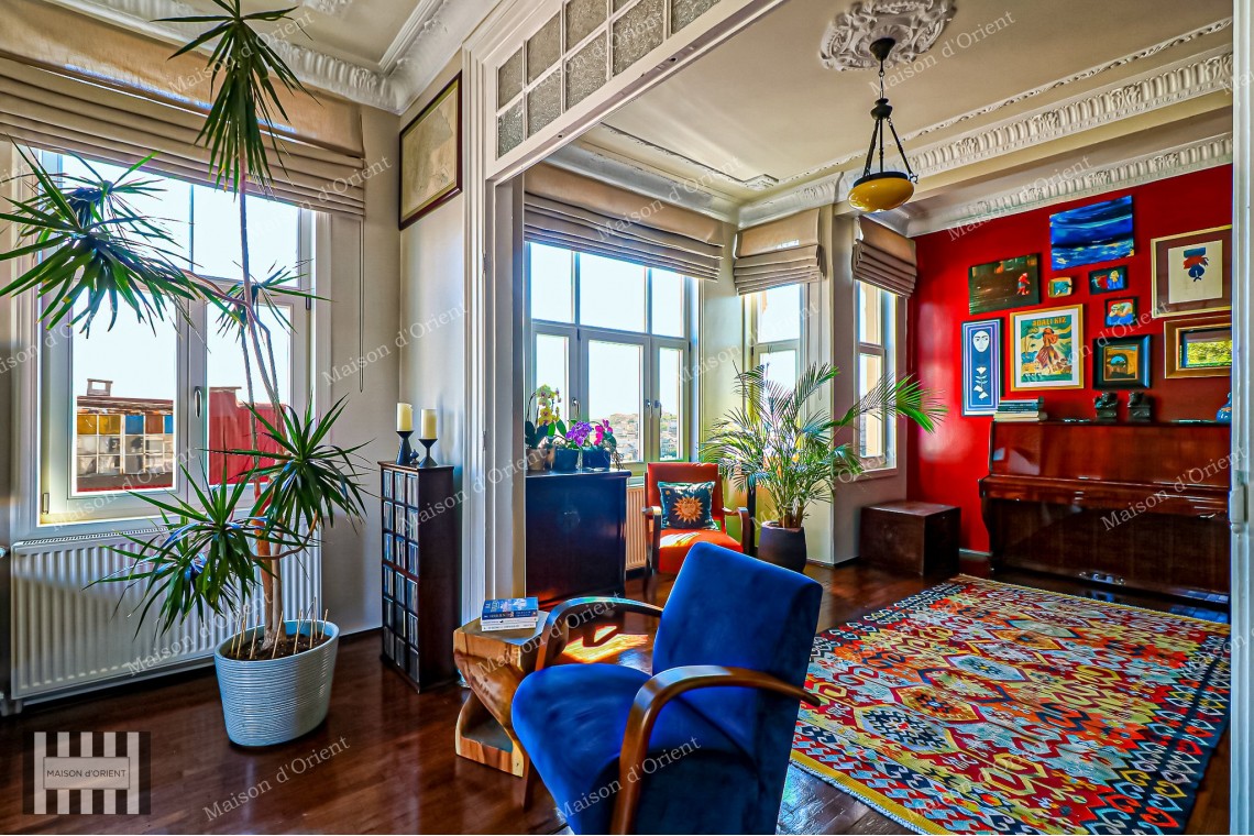 3+1 Flat for Sale in Historical Şeref Apartments, Cihangir