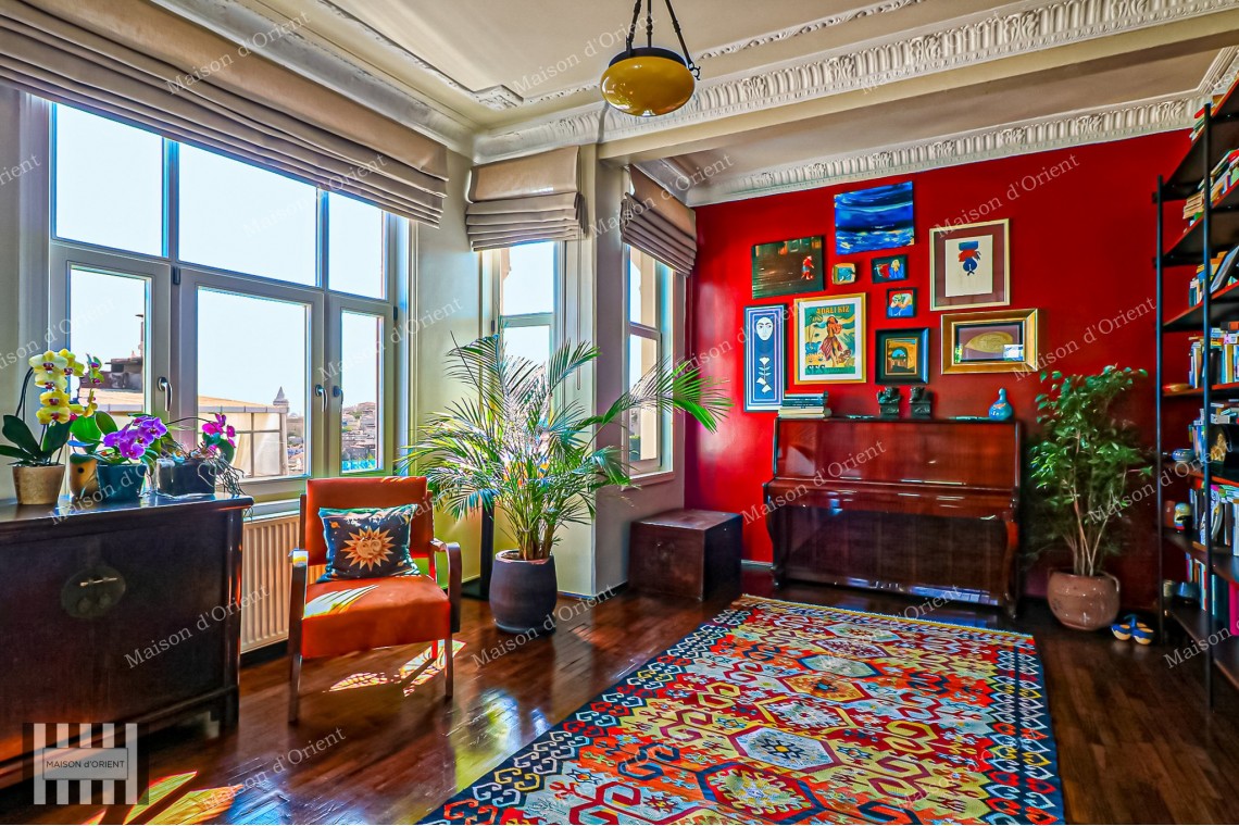 3+1 Flat for Sale in Historical Şeref Apartments, Cihangir