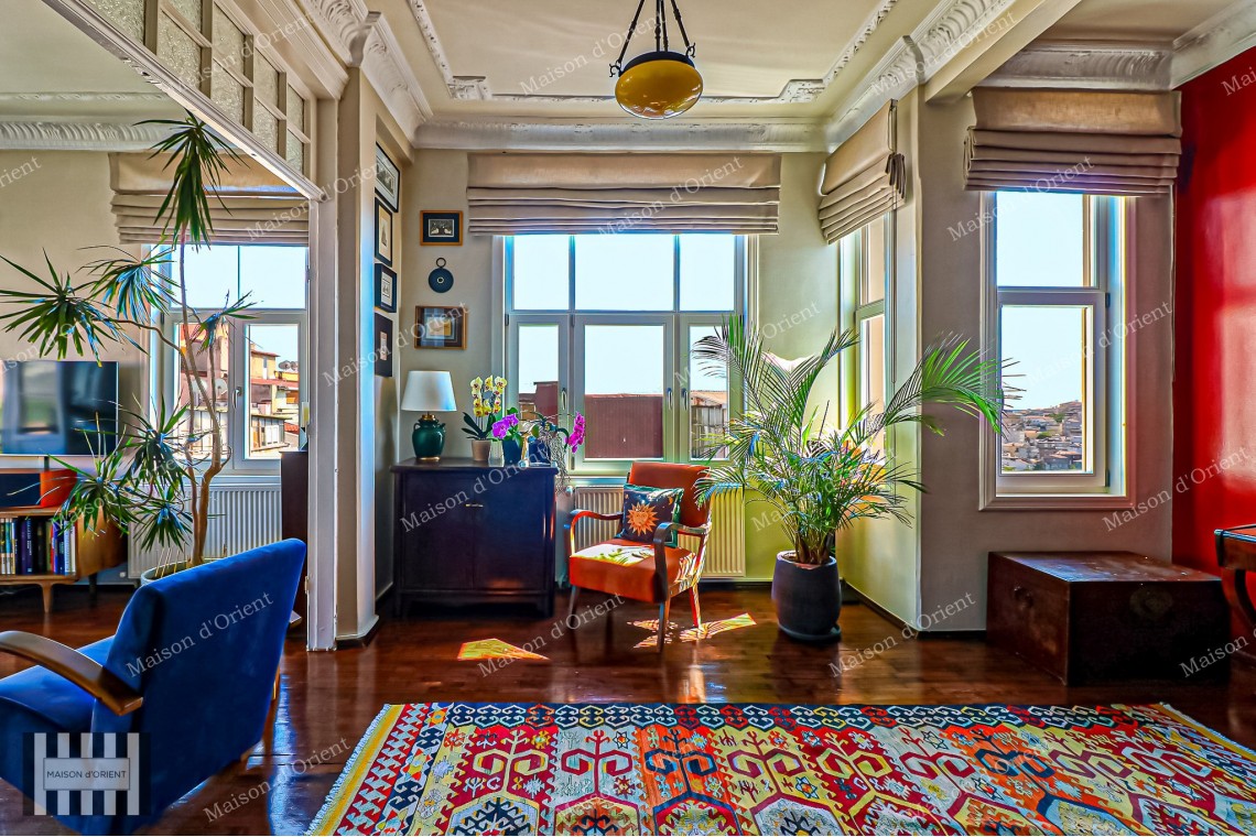 3+1 Flat for Sale in Historical Şeref Apartments, Cihangir