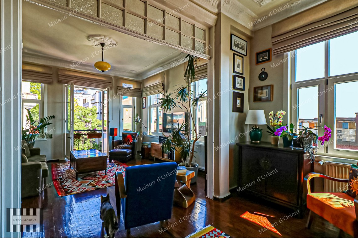 3+1 Flat for Sale in Historical Şeref Apartments, Cihangir