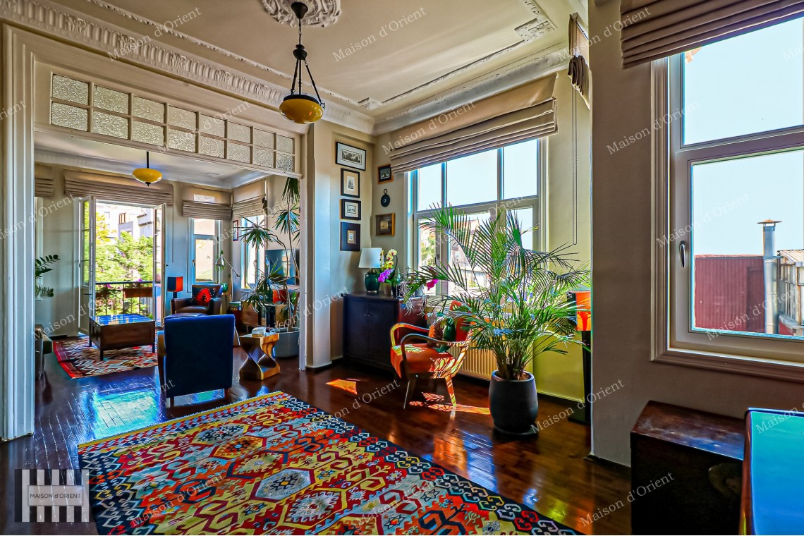 3+1 Flat for Sale in Historical Şeref Apartments, Cihangir