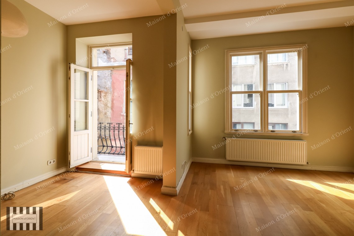 1+1 Flat for Sale in Galata Historical Amancich Building