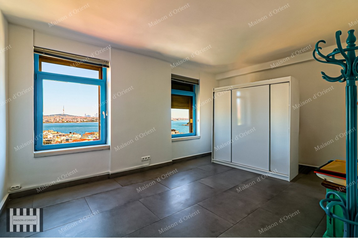 1+1 Rental Flat with Terrace and Bosphorus View in Galata