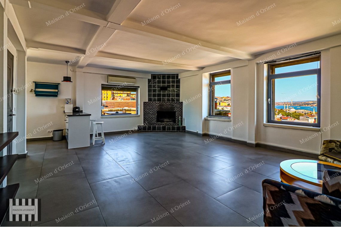 1+1 Rental Flat with Terrace and Bosphorus View in Galata