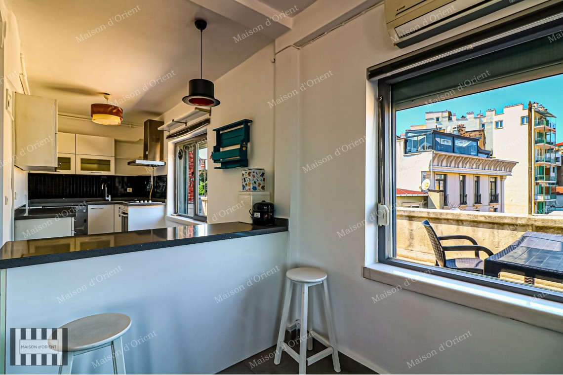 1+1 Rental Flat with Terrace and Bosphorus View in Galata
