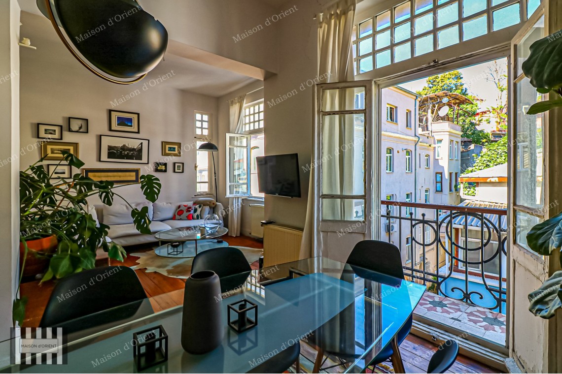 2+1 Flat for Sale in Historical Fazilet Building, Çukurcuma 