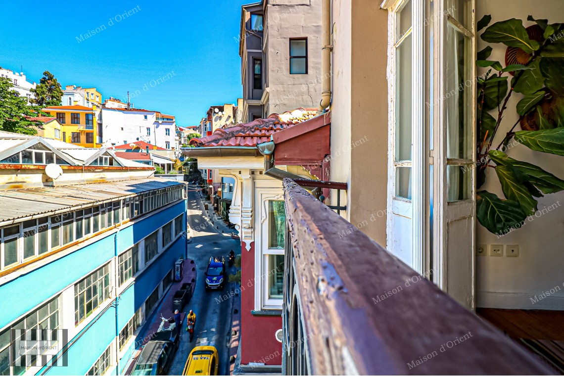 2+1 Flat for Sale in Historical Fazilet Building, Çukurcuma 