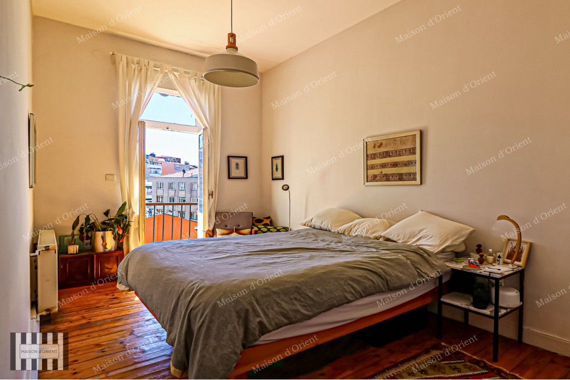 2+1 Flat for Sale in Historical Fazilet Building, Çukurcuma 