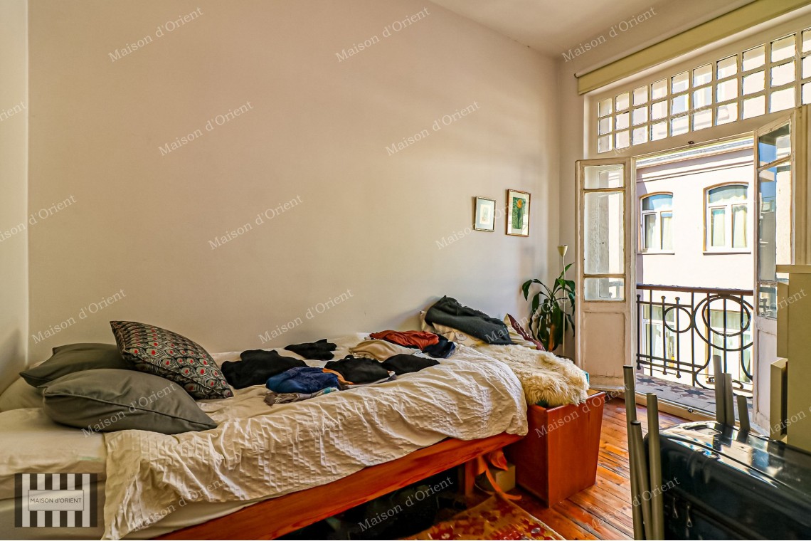 2+1 Flat for Sale in Historical Fazilet Building, Çukurcuma 