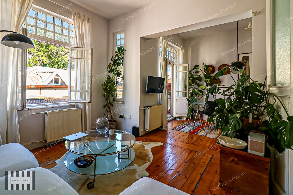 2+1 Flat for Sale in Historical Fazilet Building, Çukurcuma 