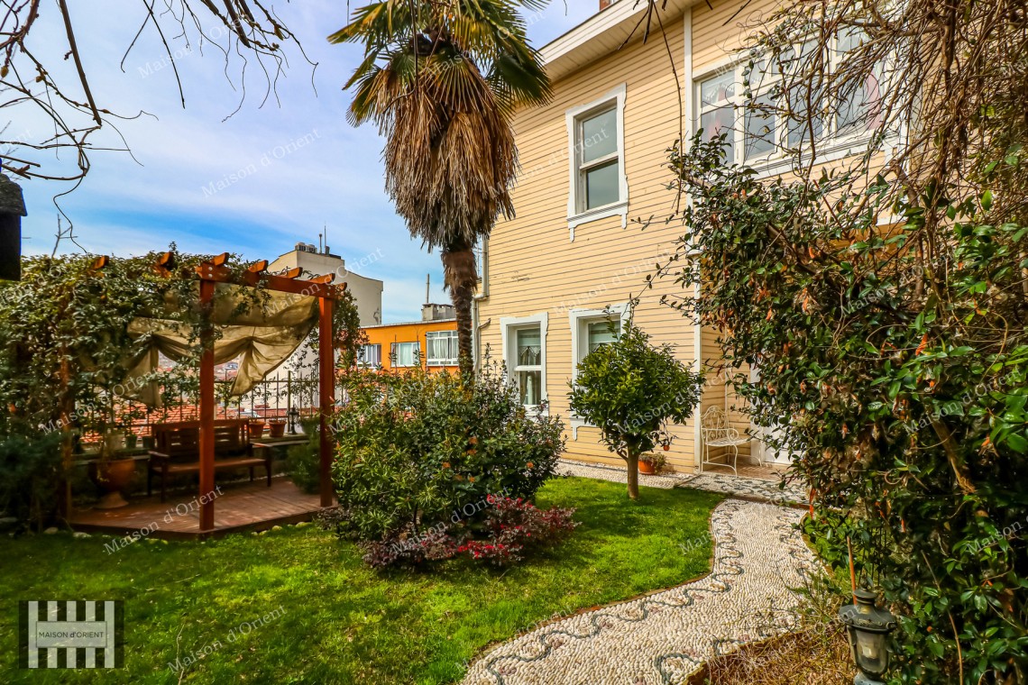 4+1 Historical House for Sale with Garden in Aynalı Çeşme