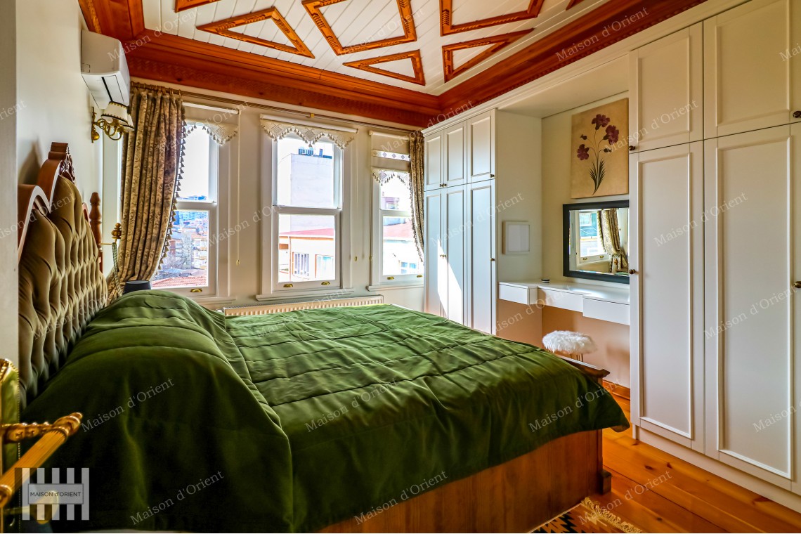 4+1 Historical House for Sale with Garden in Aynalı Çeşme