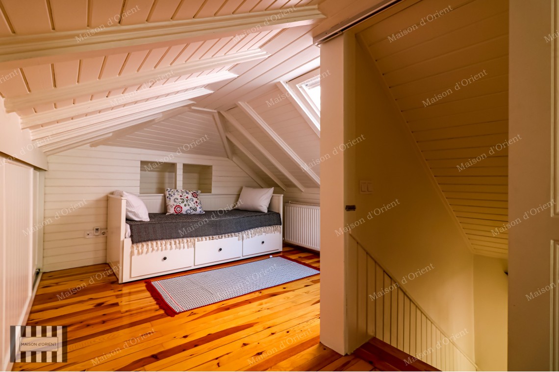 4+1 Historical House for Sale with Garden in Aynalı Çeşme