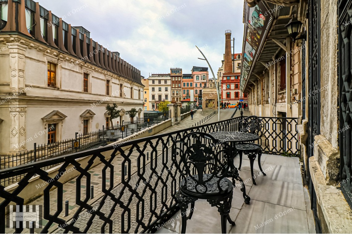 Studio Office for Rent in Historical Building Near Tunnel Square