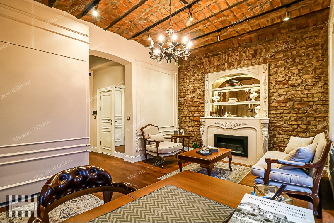 Studio Office for Rent in Historical Building Near Tunnel Square