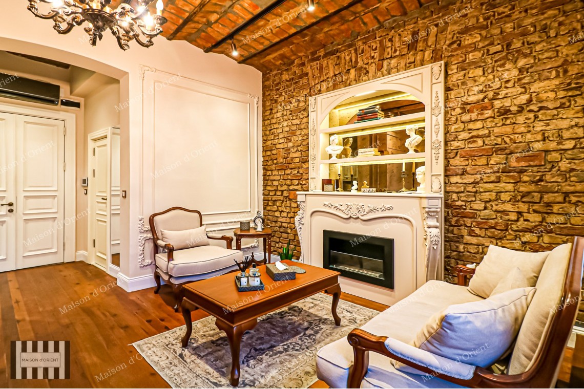 Studio Office for Rent in Historical Building Near Tunnel Square