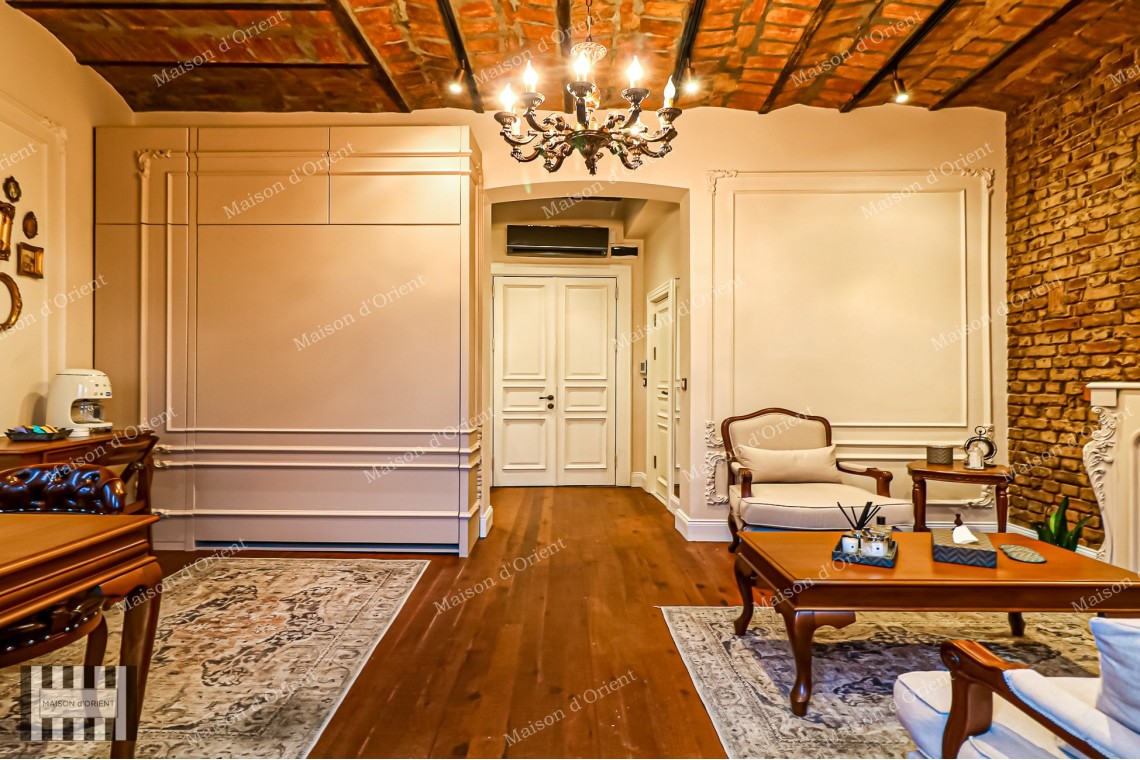 Studio Office for Rent in Historical Building Near Tunnel Square