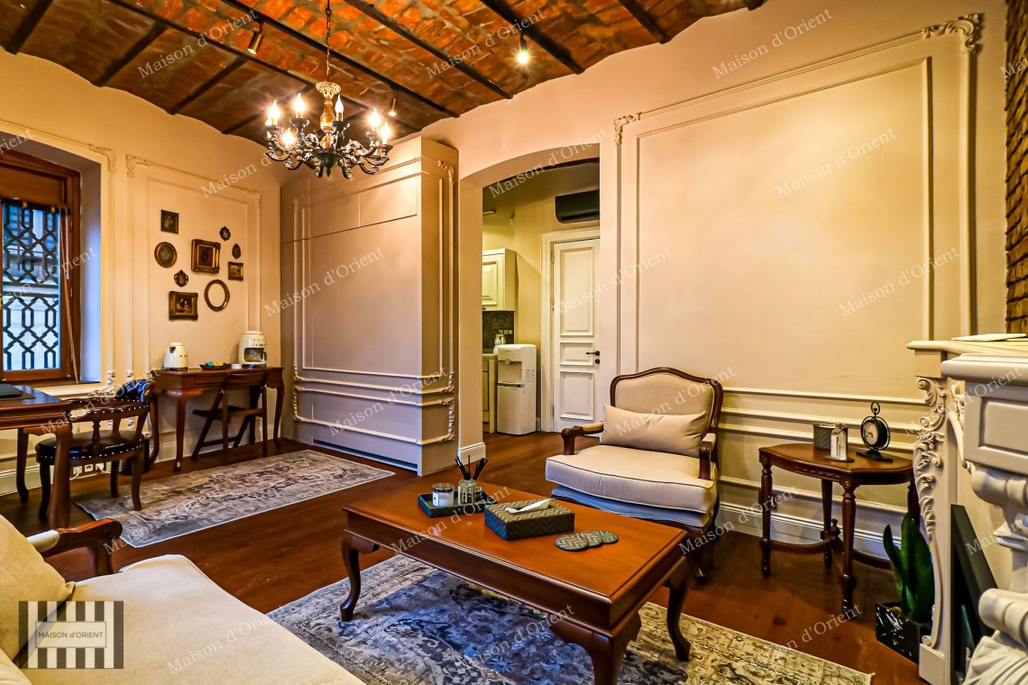 Studio Office for Rent in Historical Building Near Tunnel Square