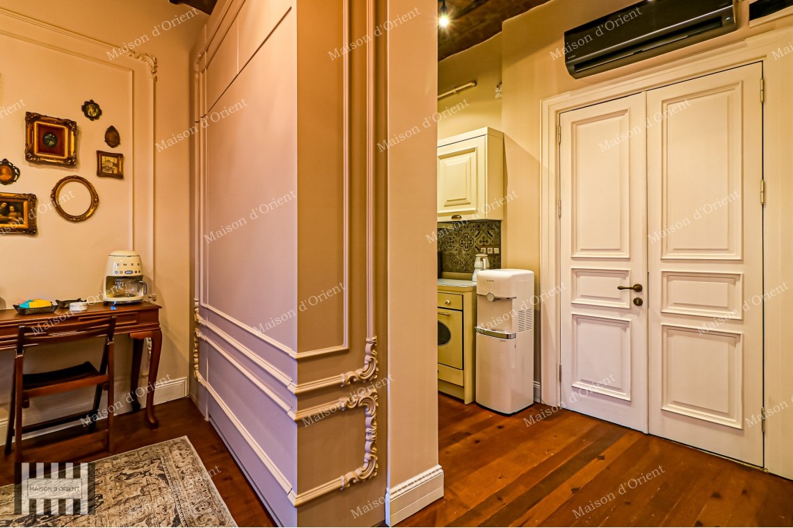 Studio Office for Rent in Historical Building Near Tunnel Square